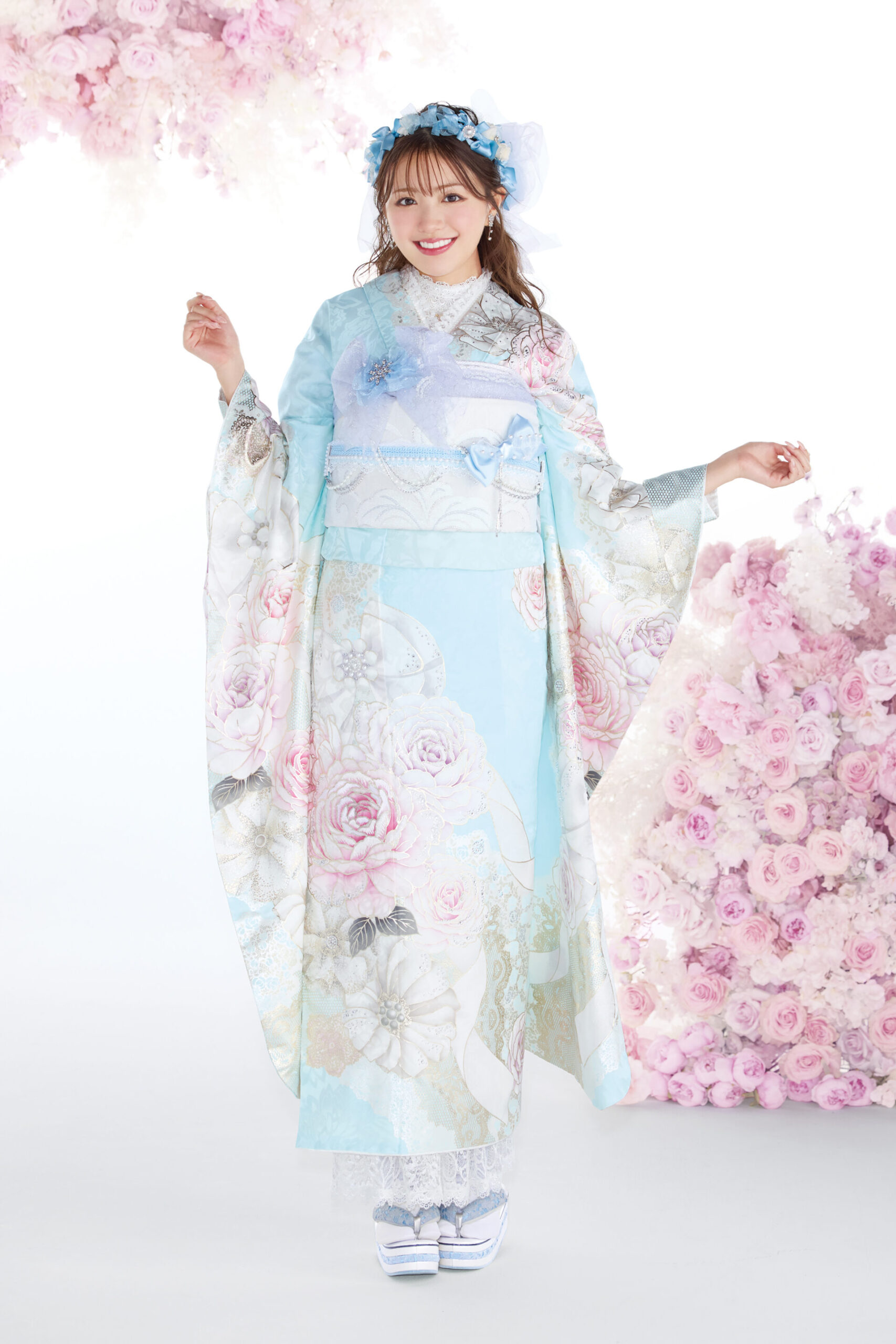 淡いブルー×小花のクラシックデザインの画像