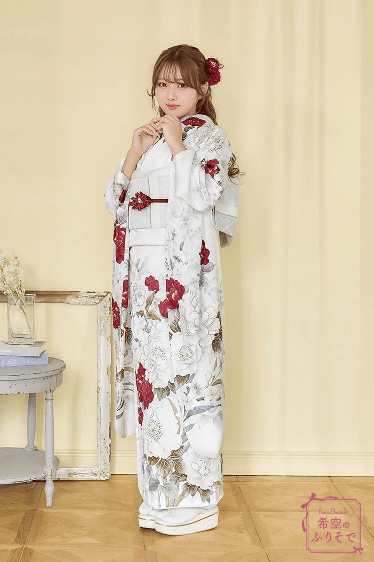 トレンド感と王道感を兼ね備えた淡色系振袖