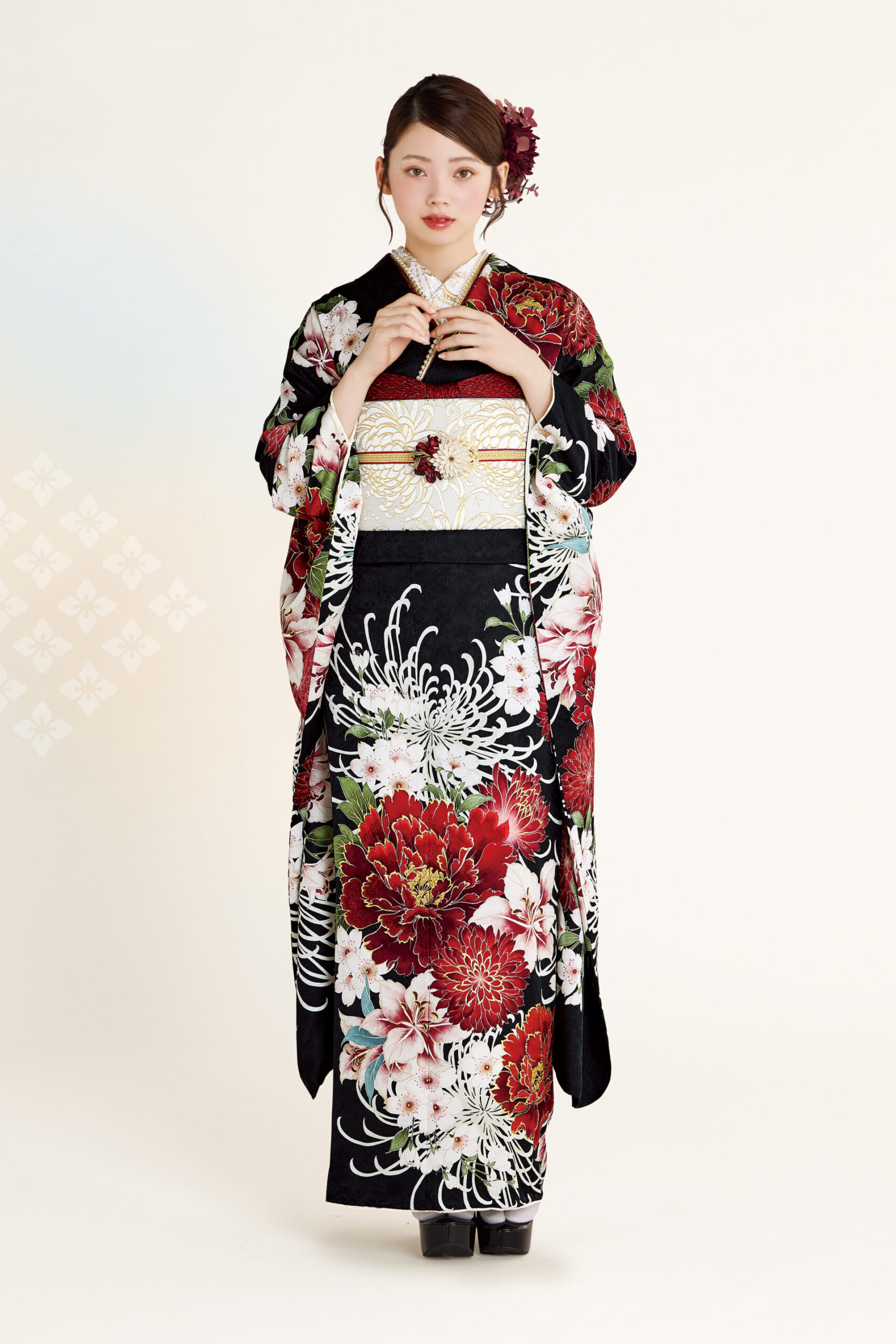 黒×赤の華やぎモダン古典の画像