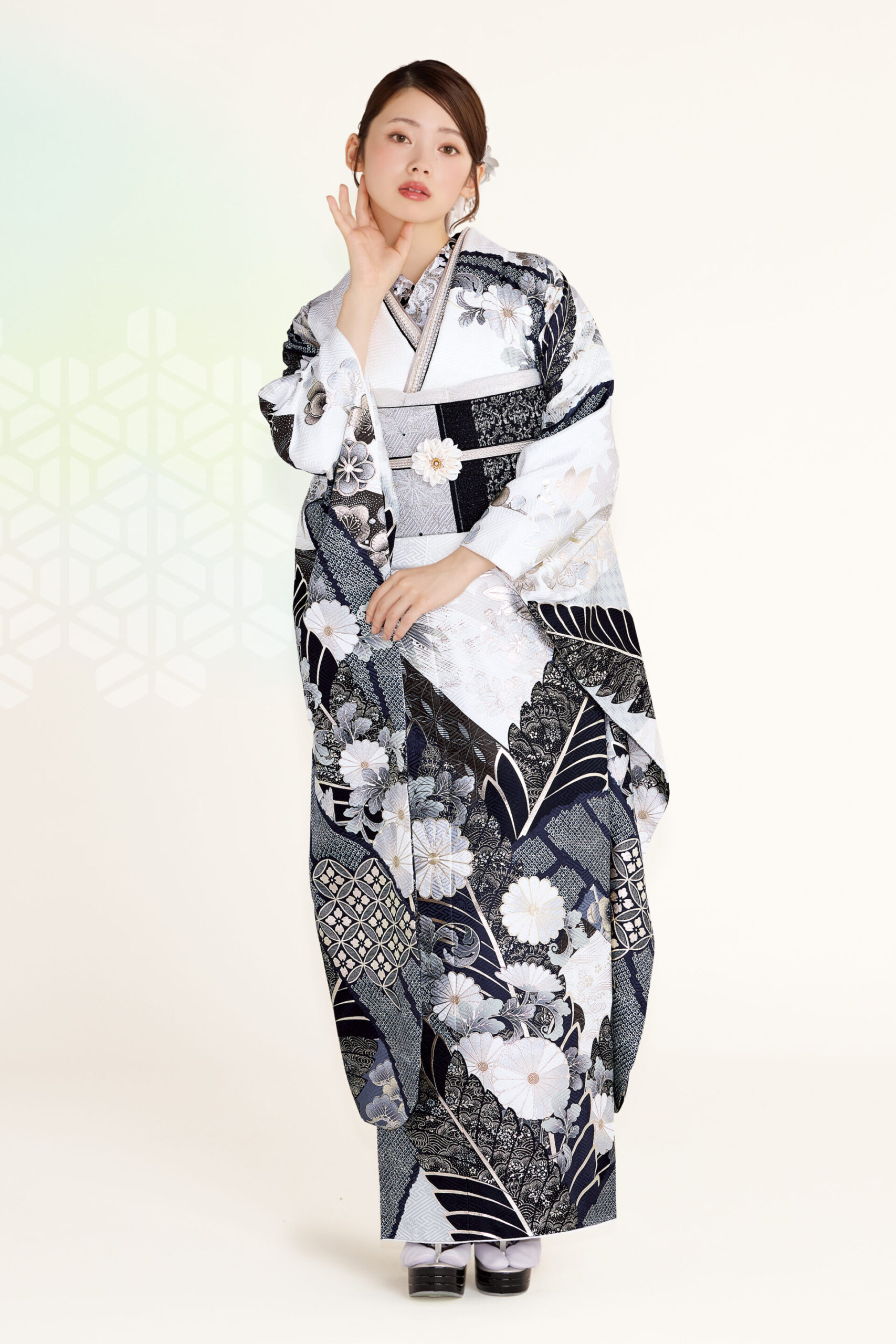 白×グレーの粋で華やかな古典の画像